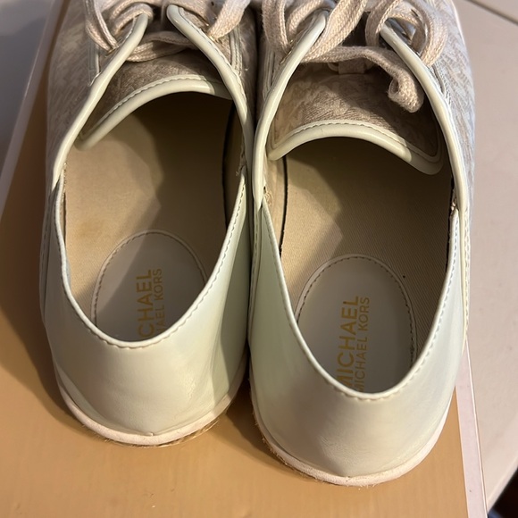 Michael Kors Kristy Slides - Picture 4 of 10